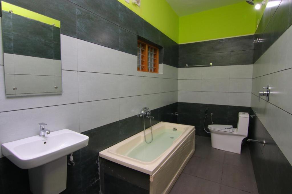 Golden Cypress Resort With Pool -Wayanad Padinjarathara Esterno foto