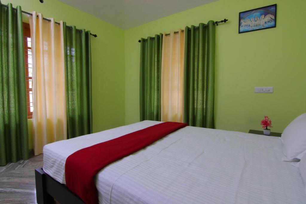 Golden Cypress Resort With Pool -Wayanad Padinjarathara Esterno foto